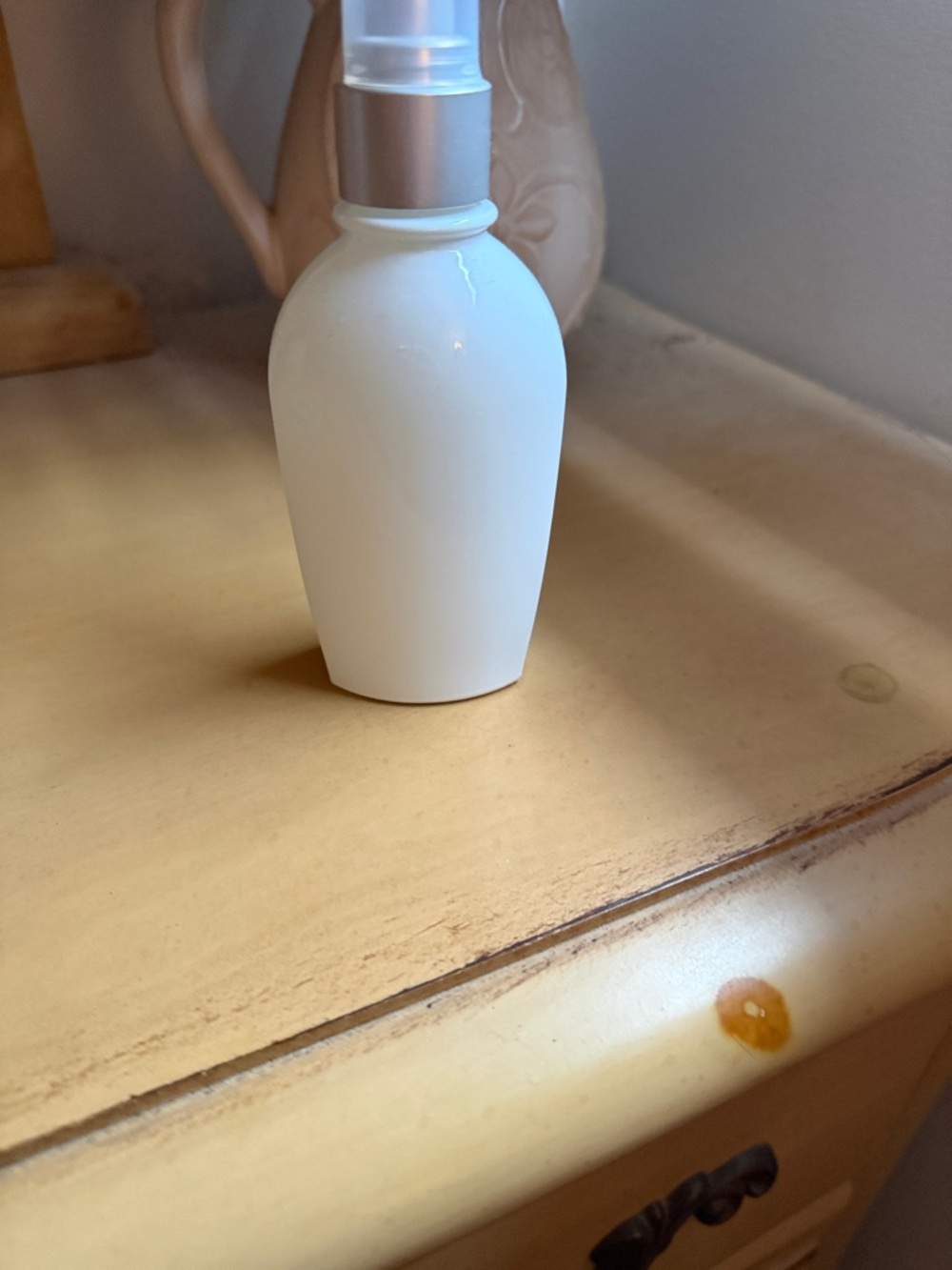 L'OCCITANE White and Gold Delightful Mist - Almond Body & Hair Spray - Picture 2 of 2